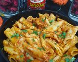 A picture of step 4 of Garlic cheesy tomato Masala pasta.