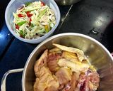 Hình bước làm 1 của món Gà xào sả ớt