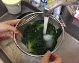 A picture of step 3 of Spinach Gomaae (ほうれん草のごま和え).