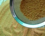 A picture of step 2 of Besan Halwa.