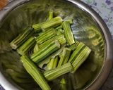A picture of step 1 of Drumstick soup.