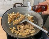 รูปขั้นตอนการทำที่ 4 ของ ข้าวผัดหมูปิ้ง