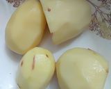A picture of step 3 of Aloo Qeema.