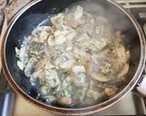 Foto del paso 6 de la receta: Filet de merluza, con guarnición de hongos a la provenzal