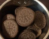 A picture of step 1 of Oreo biscuit Cake.