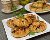A picture of step 14 of Mincedmeat stuffed bread rolls.