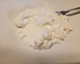 A picture of step 1 of Goat's cheese and pepper tarts.