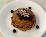 Foto del paso 6 de la receta: Pancakes de avena en hojuelas y banano con salsa de frutos rojos