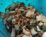 Foto langkah ke 4 dari resep Kimchi (Bae-chu Geot-jo-ri, 100% bahan lokal).