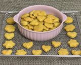 A picture of step 14 of Avocado Biscuits.