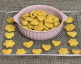 A picture of step 14 of Avocado Biscuits.