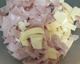 Foto del paso 1 de la receta: Empanadas de jamón y queso (rápidas y fáciles)