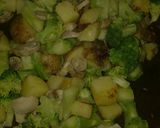 Foto langkah ke 4 dari resep Brokoli masak di Happy Call.