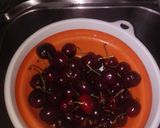 Foto del paso 1 de la receta: Mini helados de cereza para los más peques