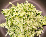 Foto del paso 3 de la receta: Tortilla de calabacín 🥚🥒