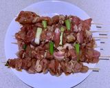 Foto langkah ke 1 dari resep Yakitori Chicken With Ginger, Garlic and Soy Sauce.