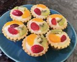 Foto langkah ke 6 dari resep Pie Buah Mini/Mini Fruit Tart.