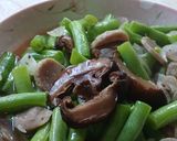Foto langkah ke 7 dari resep Tumis Buncis Baso Jamur.