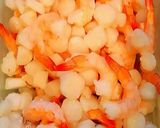 A picture of step 4 of Mike's Coctel de Camarones [mexican shrimp cocktail].
