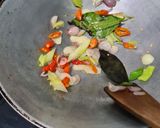 Foto langkah ke 2 dari resep Tumis jagung pare.