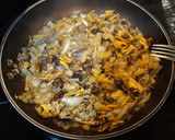 Foto del paso 1 de la receta: Tortilla de camagrocs con cebolla