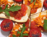 Foto del paso 1 de la receta: Berenjenas horneadas con tomate semillas y diente de león