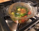 Une image de l'étape 5 de Piments verts à la compotée de tomates, citron vert et épices.