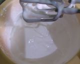 Foto langkah ke 2 dari resep Bolu Kukus Putih Telur.