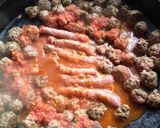 Foto del paso 3 de la receta: Arroz con albóndigas y salchichas parrillera