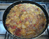 Foto del paso 3 de la receta: Tortilla de cebolla y pimientos..y algo más #yosoyyo