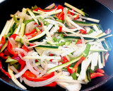 Foto del paso 3 de la receta: Tallarines Thai al wok