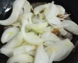 Foto del paso 1 de la receta: Omelette de champiñones, cebolla y queso (optativo)