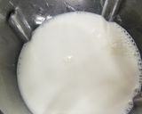 A picture of step 1 of Strawberry milk smoothie.