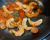 Foto del paso 3 de la receta: Espaguetis de calabacín con ajo, tomates cherry y parmesano 🥒🍝