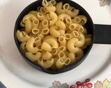 A picture of step 2 of Creamy Cheesy Schezwan Pasta.