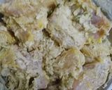 A picture of step 1 of Chicken cheese kabab.