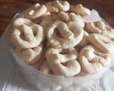 Foto langkah ke 7 dari resep Kue Sagu Keju (Tapioka keju).