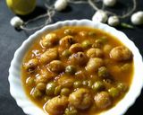 A picture of step 4 of Matar makhana curry.