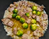 Foto del paso 3 de la receta: Ternera gallega con fideuá y coles de Bruselas