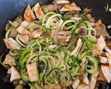 Foto del paso 5 de la receta: Espaguetis de calabacín con pollo