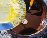 Foto del paso 2 de la receta: Ganache de chocolate sin crema de leche sin batidora!