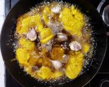 Foto langkah ke 4 dari resep Ayam Goreng Bawang Putih Khas Batam.