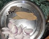 मशरूम की ग्रेवी सब्जी (mushroom ki gravy sabzi recipe in Hindi) रेसिपी चरण 2 फोटो