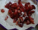 Foto del paso 2 de la receta: Helado de frutillas a la crema