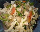 Foto langkah ke 7 dari resep Oseng jamur pedas.