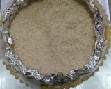 Foto langkah ke 7 dari resep Cinnamon Caramel Apple Pie.