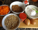 Foto del paso 1 de la receta: Pan dulce bizcochado de nueces y zanahoria