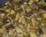 Foto del passaggio 2 della ricetta Scaloppine di pollo, piselli e funghi