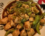 รูปขั้นตอนการทำที่ 5 ของ อกไก่ผัดพริกหนุ่ม ￼