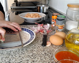 Foto del paso 3 de la receta: Lasaña de Calabacin con Carne Picada de Pollo al ajo y perejil